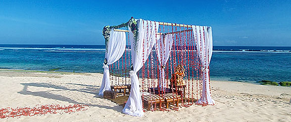 巴厘岛海滩婚礼布置