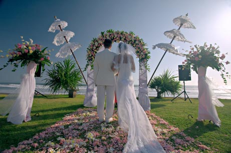 一个雷竞技raybet入口进入巴厘岛婚礼策划人