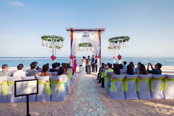 雷竞技raybet入口进入巴厘岛婚礼摄影师