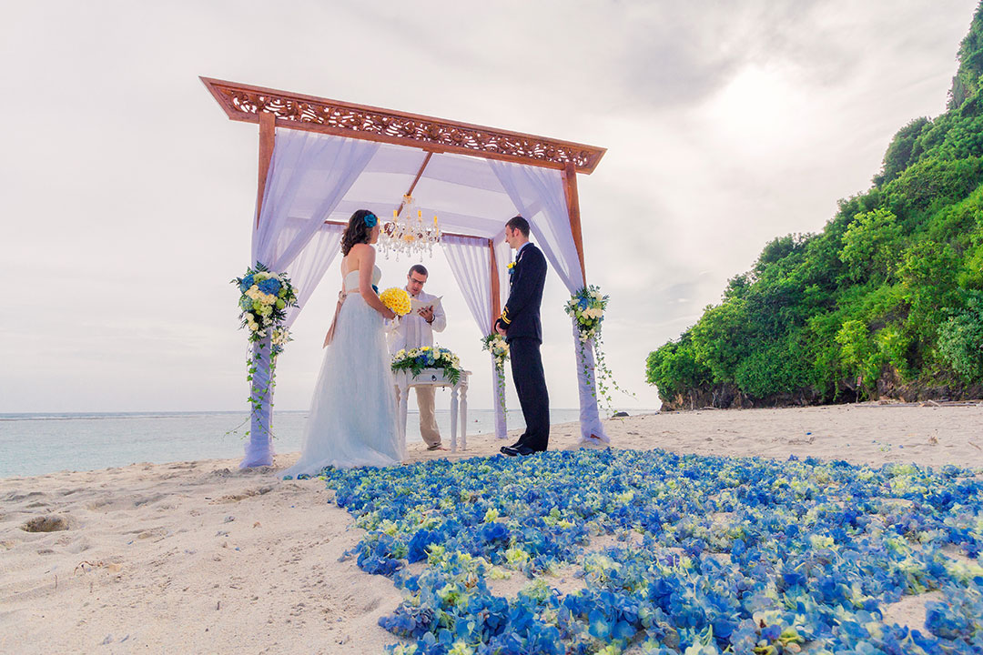 巴厘岛海滩私奔婚礼