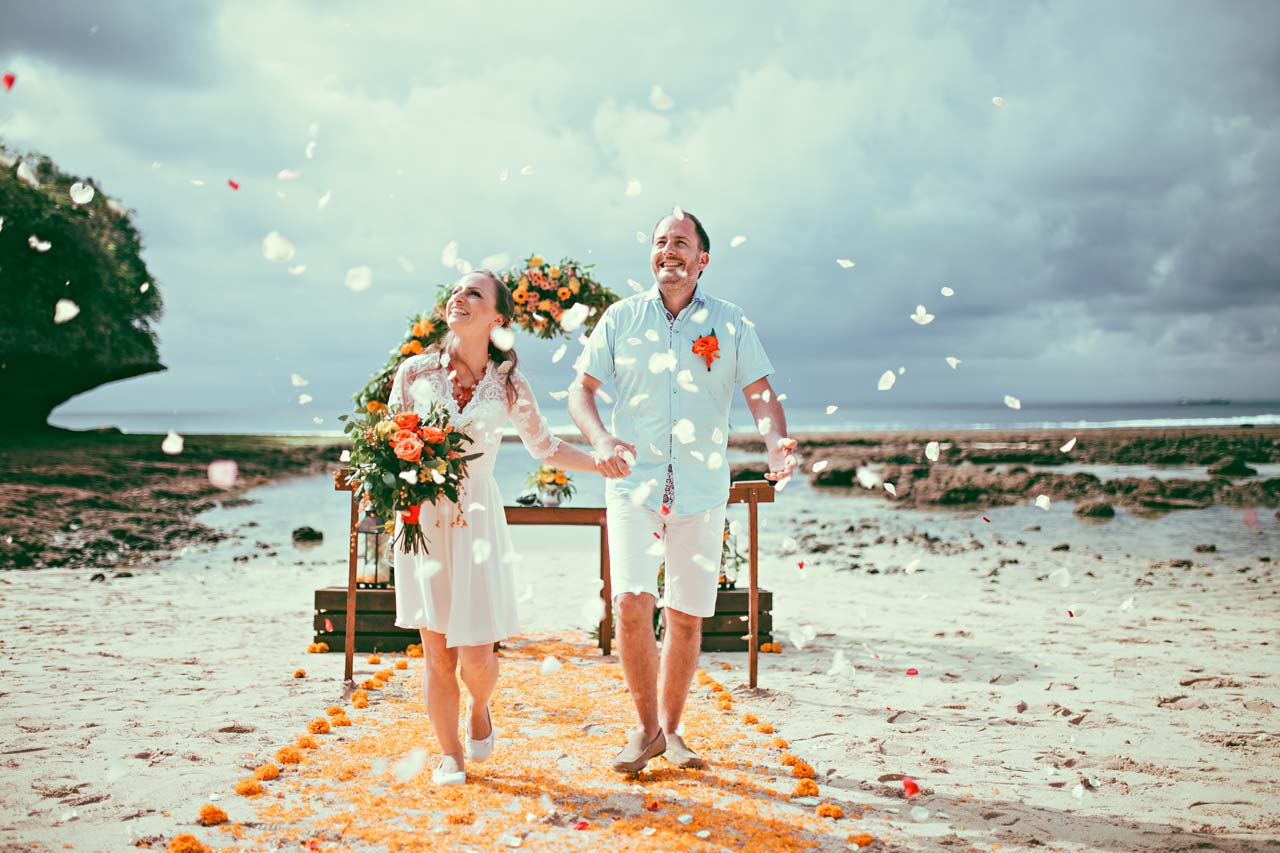 受欢迎的巴厘岛海滩婚礼