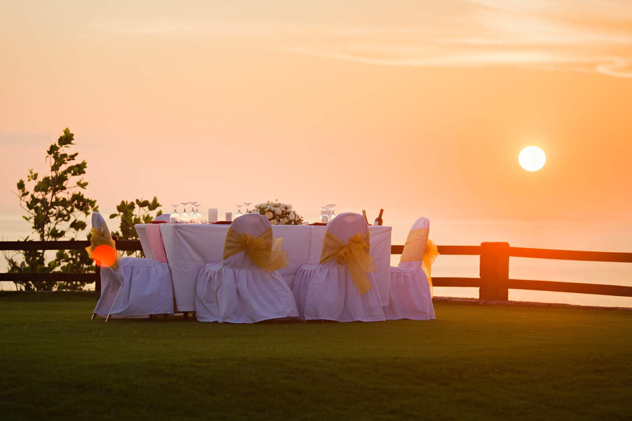 巴厘岛日落海滩婚礼